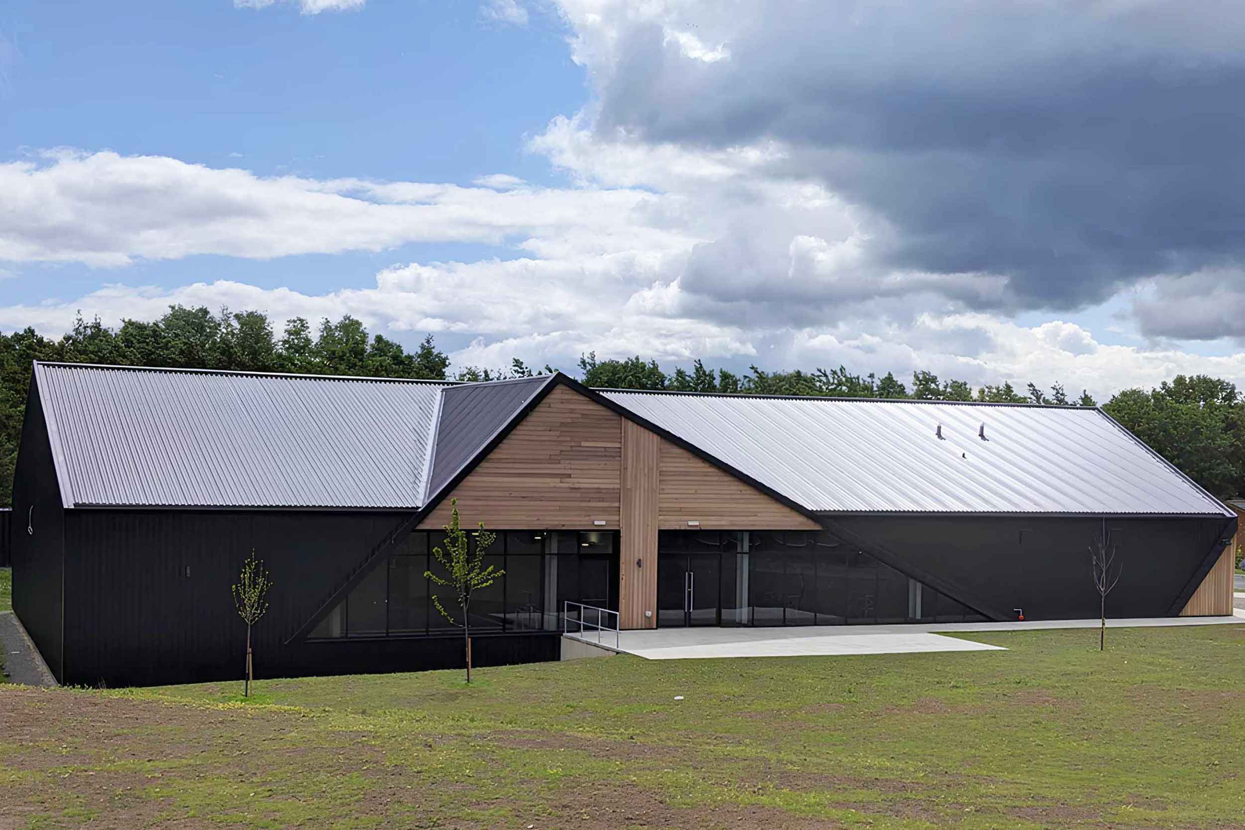 Woodland-Lakes-Leisure-Building-cat-image